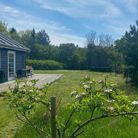 Сasa de vacaciones Bright And Cozy Summer House Near Isefjord